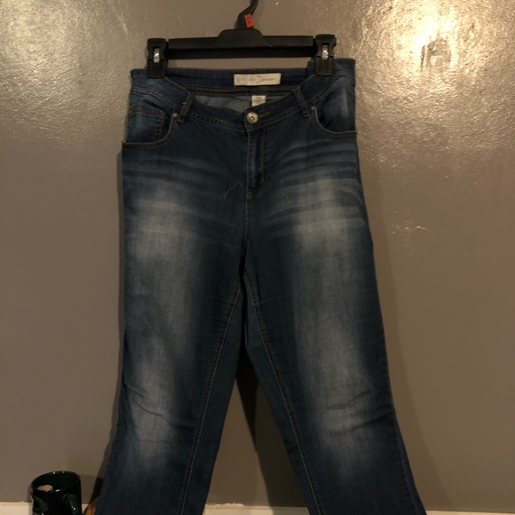 Simple Jeans - Picture 1 of 2